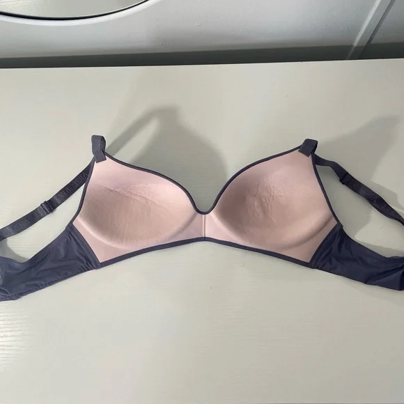 Victoria's Secret Bra - Picture 2 of 3